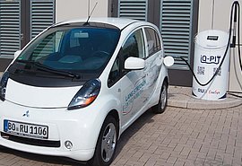 Elektroauto an der Ladestation.